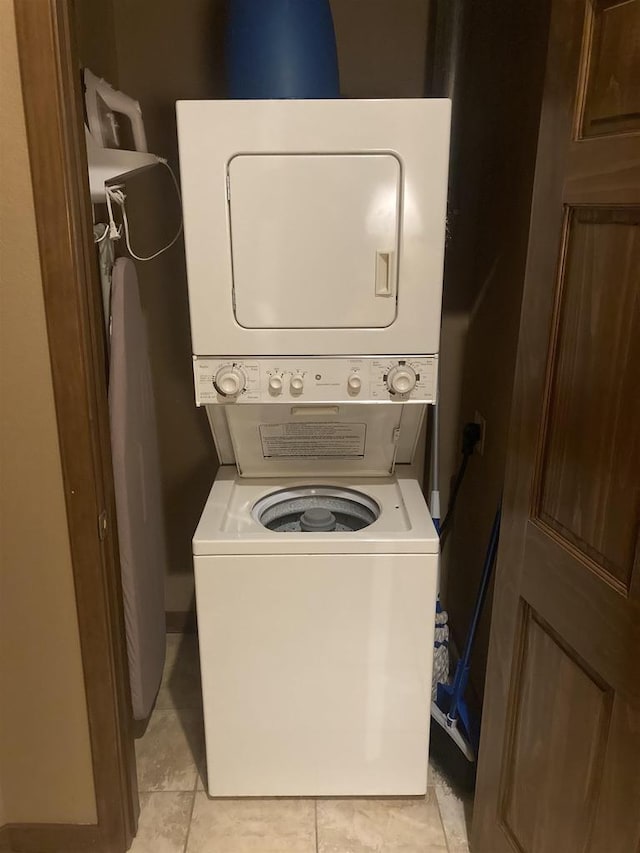 washroom with stacked washer / drying machine