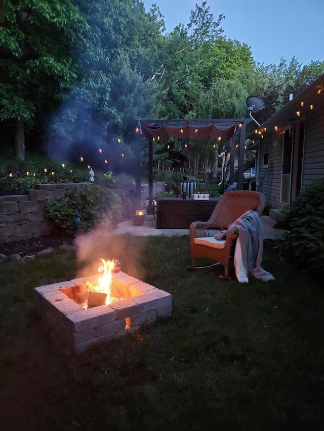 view of yard with a fire pit