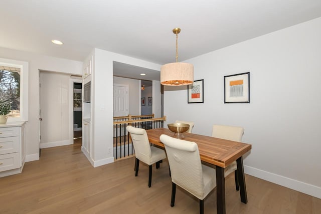 dining area with recessed lighting, light wood-style flooring, and baseboards