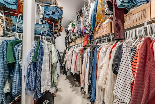 walk in closet featuring carpet floors