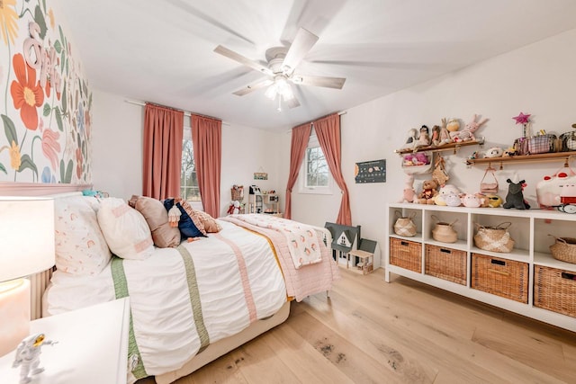 bedroom featuring light wood-style floors and a ceiling fan