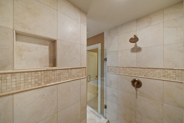 bathroom featuring a tile shower and tile walls