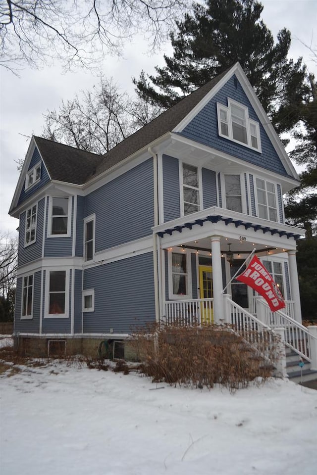 view of front of home with covered porch