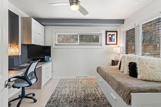 office area with visible vents, ceiling fan, and baseboards