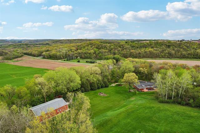 bird's eye view featuring a forest view