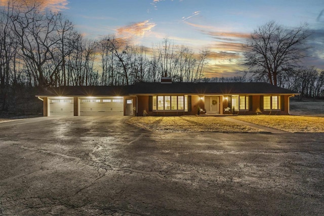 view of front of house featuring an attached garage and driveway