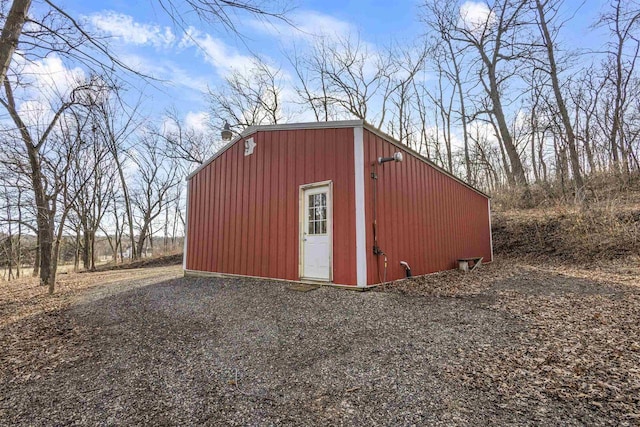 view of outdoor structure with an outbuilding