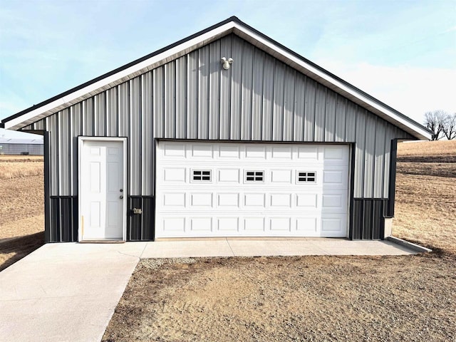 view of detached garage