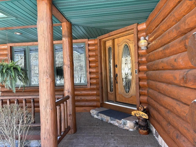 property entrance featuring a porch