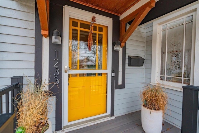 property entrance featuring covered porch