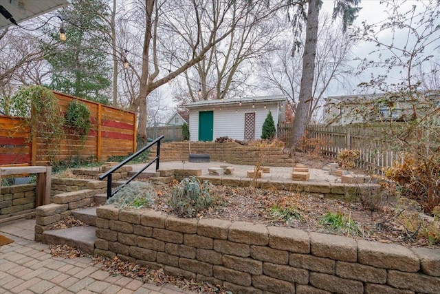 view of yard featuring a fenced backyard and an outdoor structure