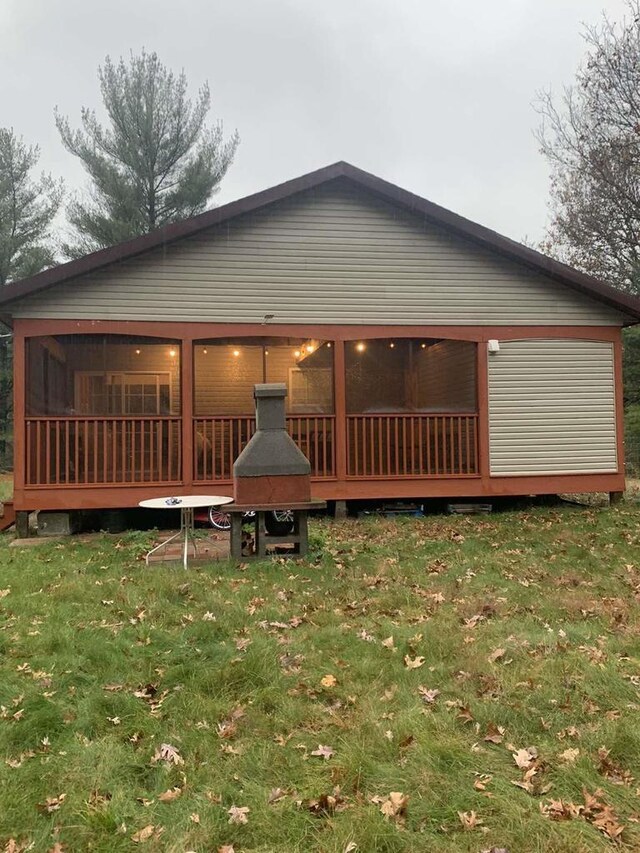 2838 W 3rd Dr, Oxford, WI 53952 - back of property with a sunroom and a yard