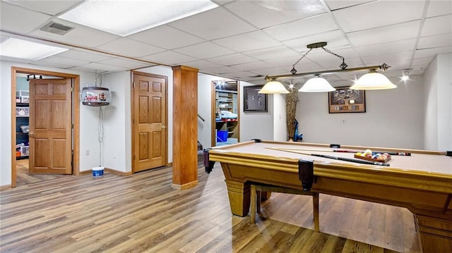 playroom with billiards, baseboards, visible vents, a drop ceiling, and light wood-style flooring