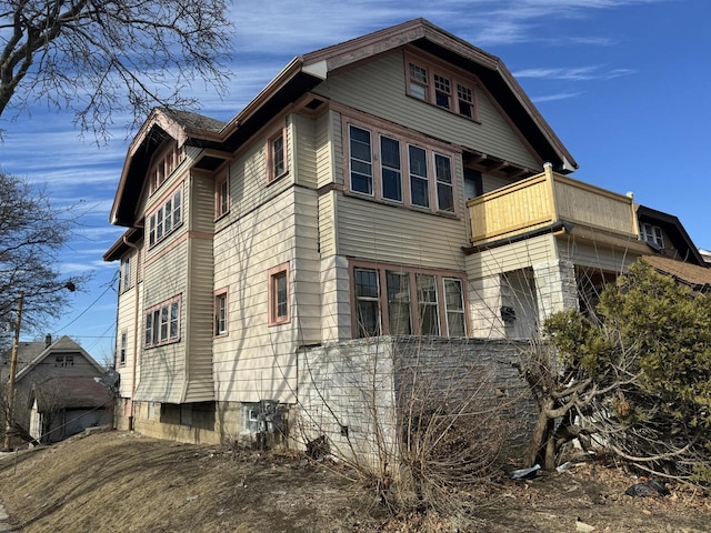 view of side of property featuring a balcony