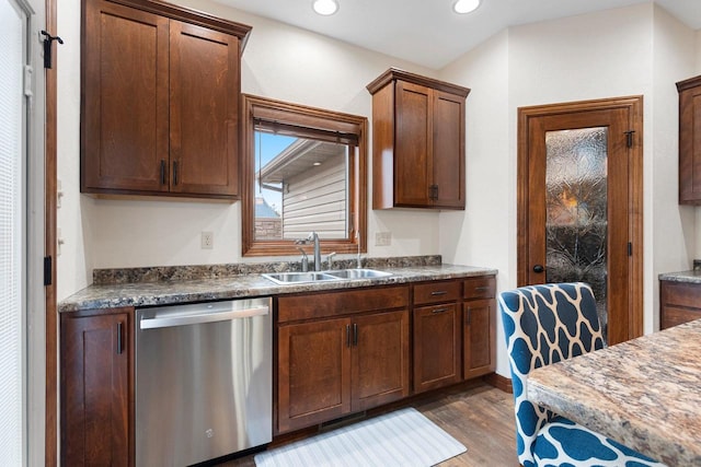 kitchen with visible vents, dishwasher, dark wood-style floors, a sink, and recessed lighting