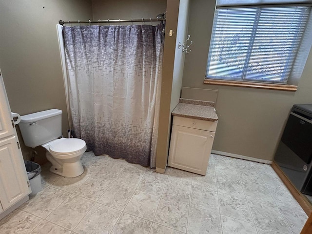 full bathroom with a shower with shower curtain and toilet