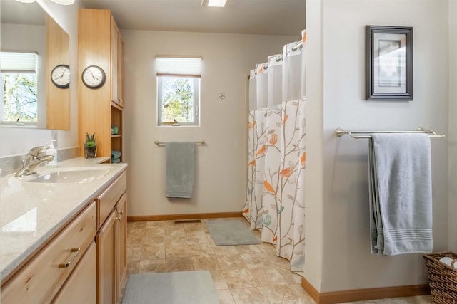 full bath featuring curtained shower, visible vents, baseboards, and vanity