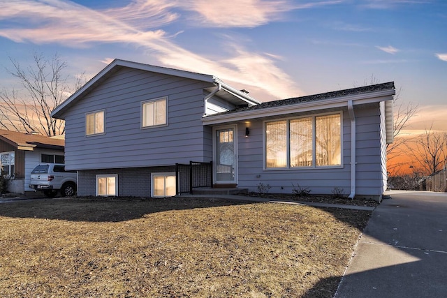 split level home featuring a front yard