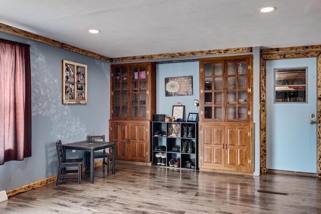 bar with recessed lighting, visible vents, baseboards, and wood finished floors