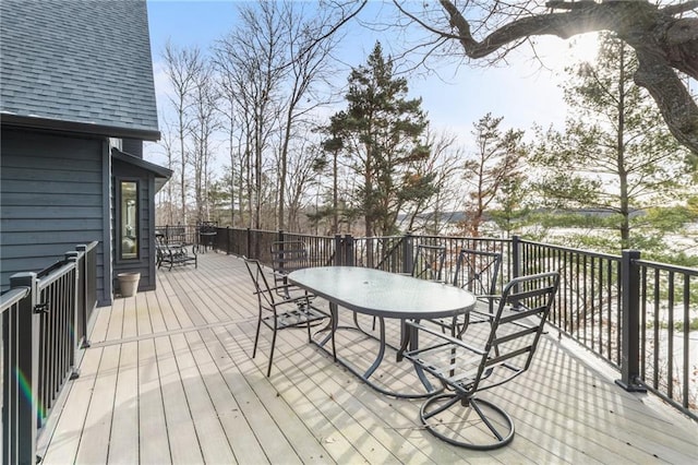 deck with outdoor dining area