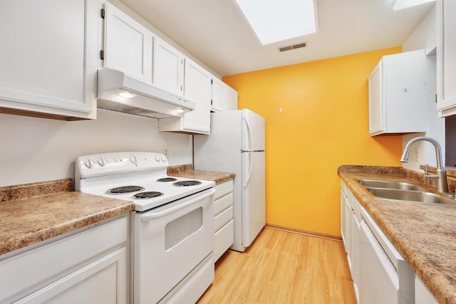 kitchen with visible vents, white cabinetry, a sink, white appliances, and under cabinet range hood