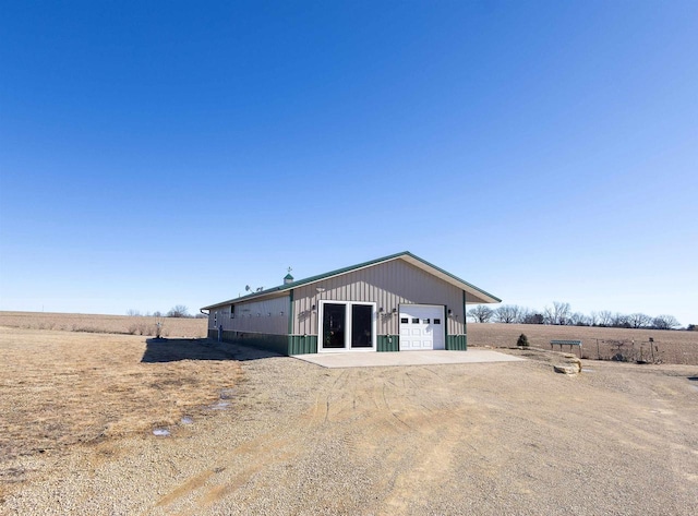 view of front of house featuring a detached garage and an outdoor structure