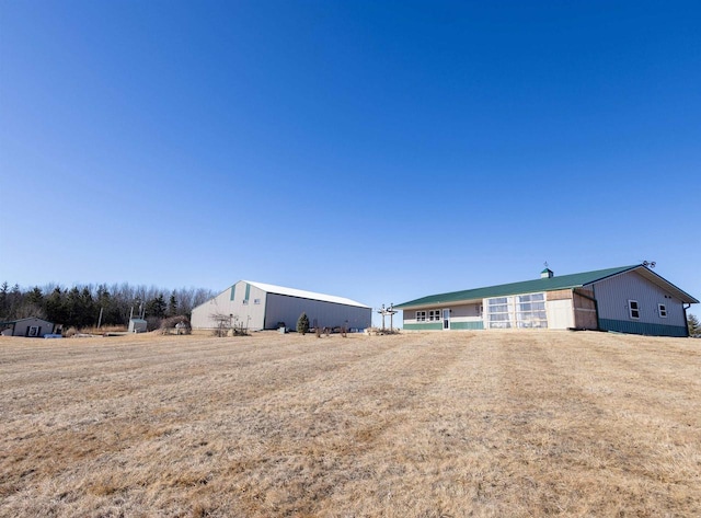 view of front of property featuring a pole building and an outdoor structure