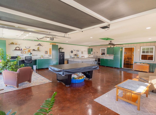 recreation room with ceiling fan and recessed lighting