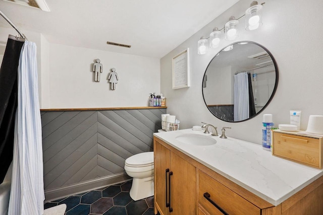 bathroom with tile patterned flooring, visible vents, toilet, a shower with curtain, and vanity