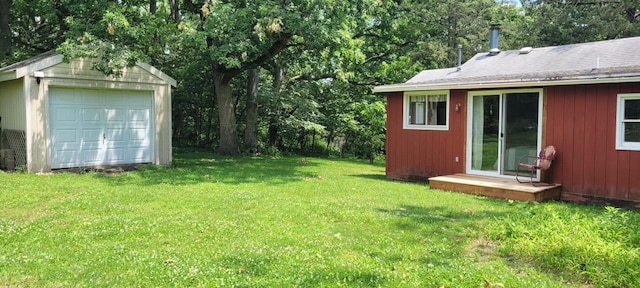 view of yard with an outdoor structure and a detached garage