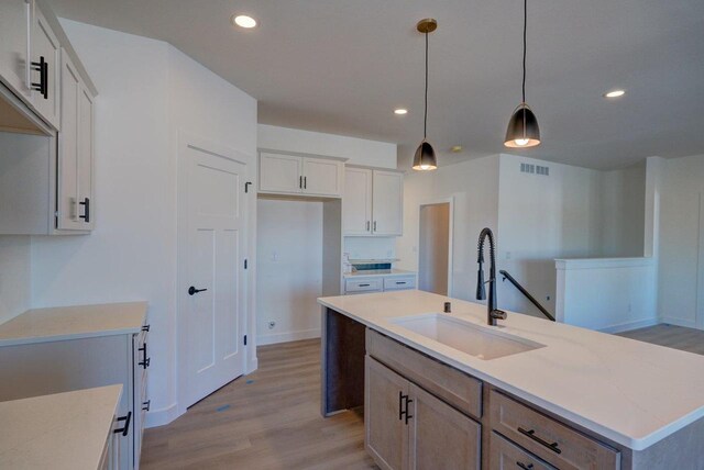 kitchen featuring visible vents, a sink, and recessed lighting