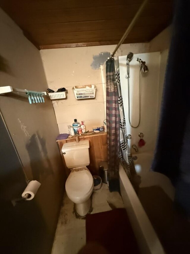 bathroom with shower / tub combo with curtain and toilet