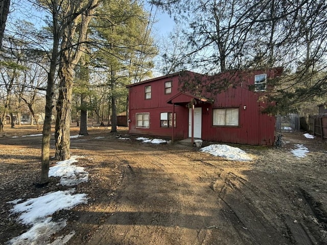 view of front of house featuring fence