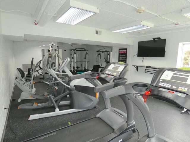 exercise room featuring visible vents