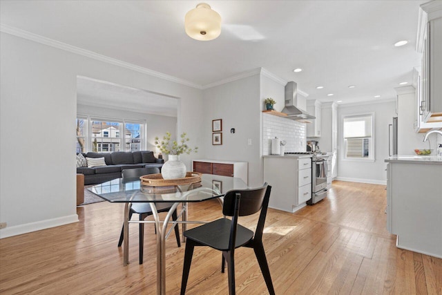 dining area with recessed lighting, baseboards, light wood-style floors, and ornamental molding