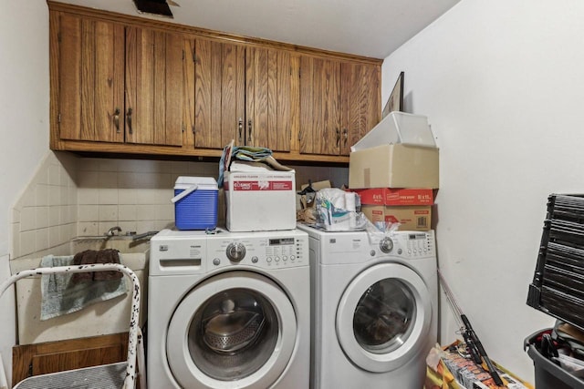 laundry area featuring cabinet space and washer and clothes dryer