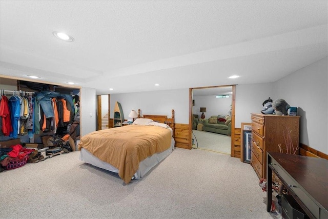 carpeted bedroom featuring recessed lighting, a closet, and a textured ceiling