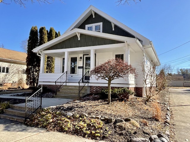 view of front of property featuring covered porch