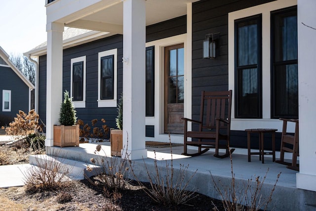 entrance to property featuring covered porch