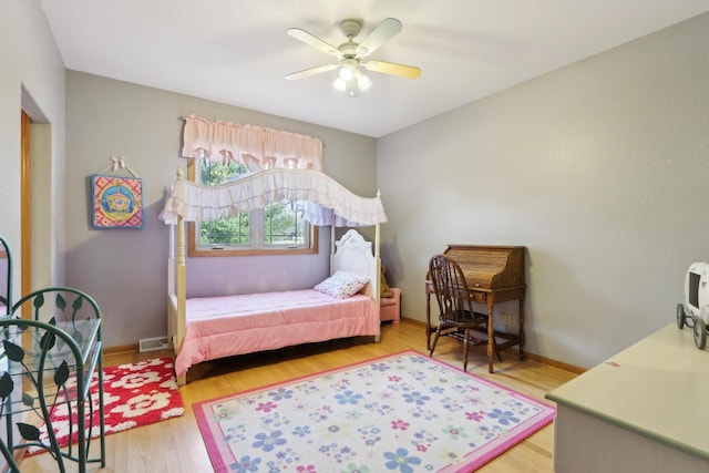 bedroom with visible vents, baseboards, light wood-style floors, and ceiling fan