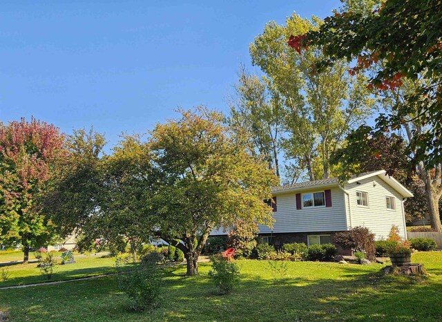 view of front of home with a front lawn