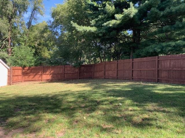 view of yard featuring a fenced backyard