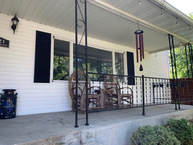 entrance to property featuring covered porch