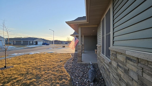 view of yard with a residential view