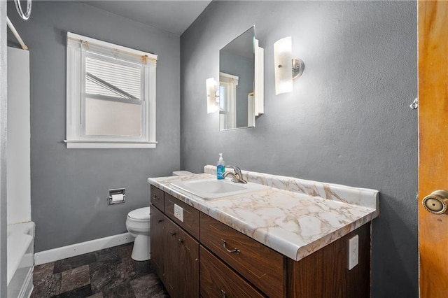 full bath featuring toilet, a tub, baseboards, and vanity