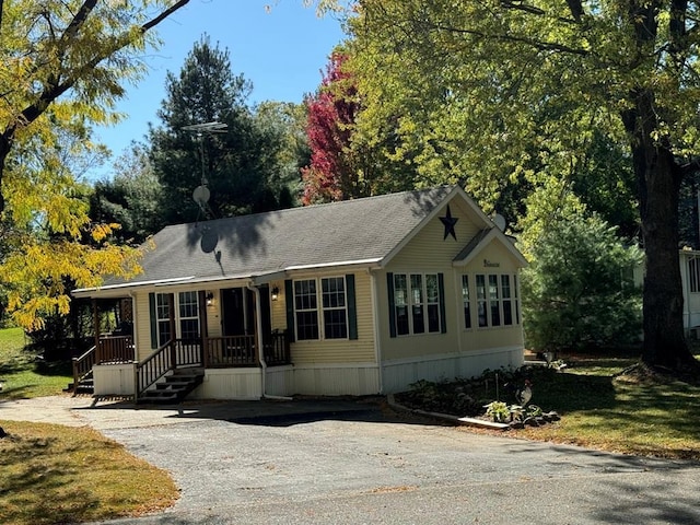 view of front of house featuring a porch