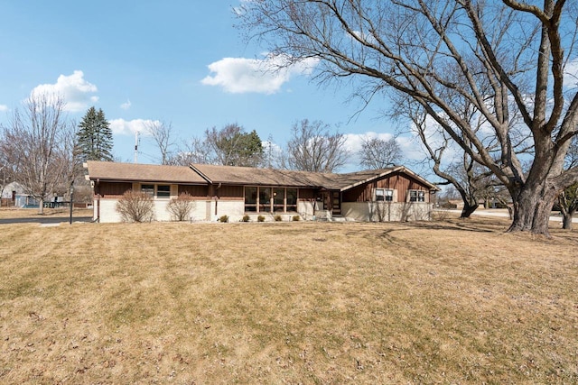 single story home featuring a front yard