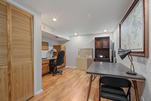 office area featuring light wood finished floors, recessed lighting, and baseboards