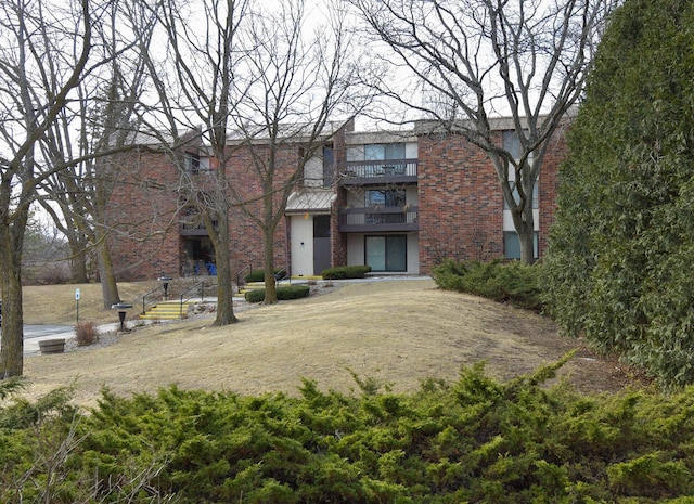 view of front of property featuring brick siding