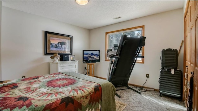 bedroom featuring light carpet, baseboards, visible vents, and a textured ceiling